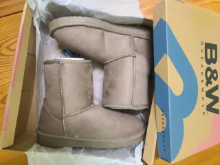 CONGUITOS. Botas Australianas B&W T36 Niña Beige