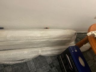 Pérgola aluminio blanco y parte de arriba gris