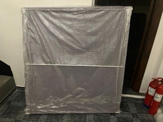 Pérgola aluminio blanco y parte de arriba gris