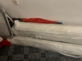 Pérgola aluminio blanco y parte de arriba gris