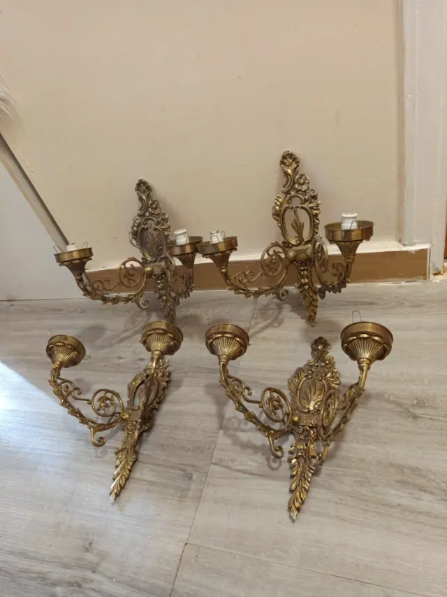 Lote 4 apliques latón estilo clásico