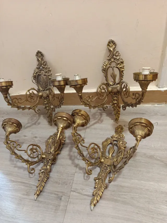 Lote 4 apliques latón estilo clásico