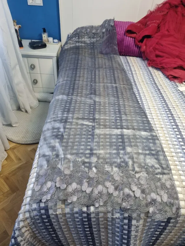 Echarpe de organza gris y rojo