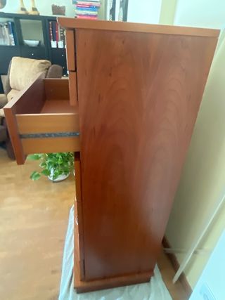 Cómoda de madera impecable