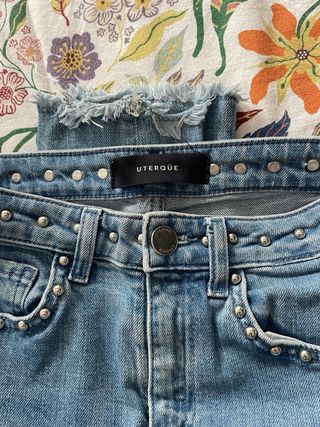 Pantalón vaquero skinny con tachuelas