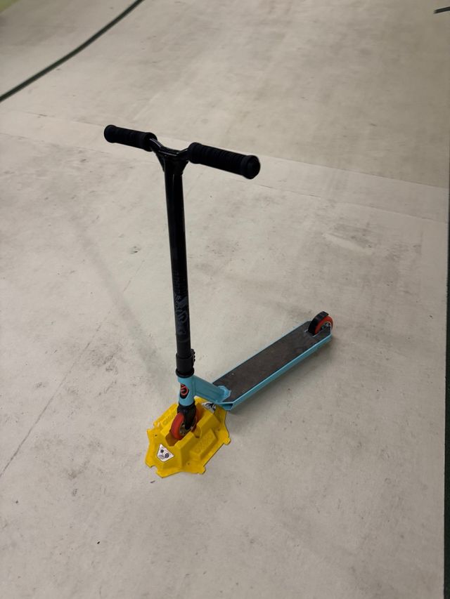 Patinete de saltos con ruedas pequeñas