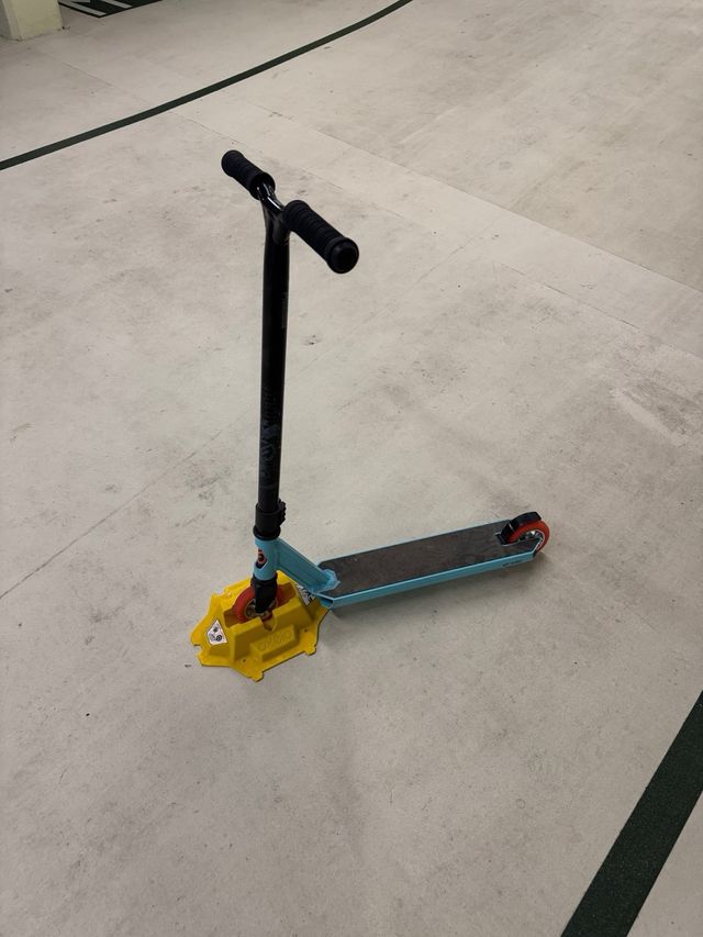 Patinete de saltos con ruedas pequeñas