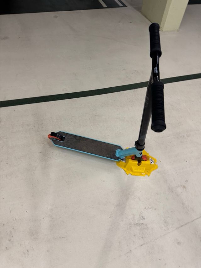 Patinete de saltos con ruedas pequeñas