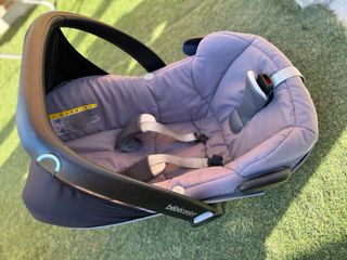 Maxi-Cosi Bébéconfort con la base ISOFIX FamilyFix