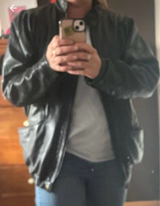 Cazadora de cuero negra