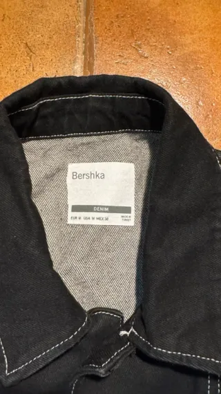 Chaqueta vaquera Bershka negra M