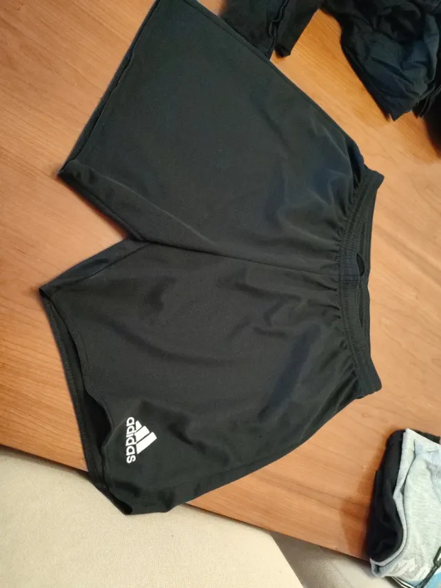 Pantalón corto Adidas negro. Aeroready