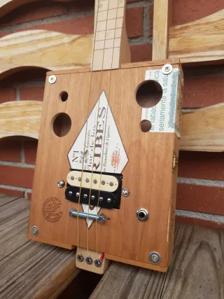 Cigar Box Guitar