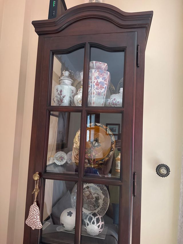 Vitrina de madera y cristal pino nogal