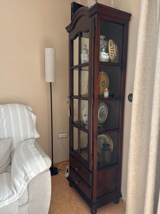 Vitrina de madera y cristal pino nogal
