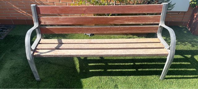 Banco de madera y metal