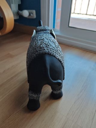 Figura de elefante decorativo