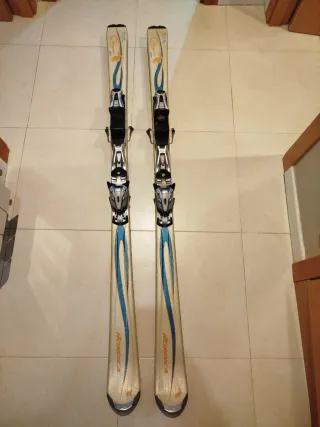 Esquís Nordica con fijaciones 157cm