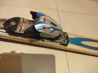 Esquís Nordica con fijaciones 157cm