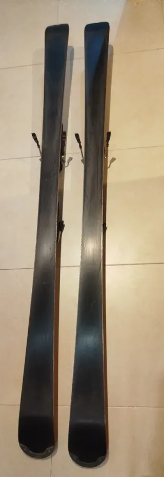 Esquís Nordica con fijaciones 157cm