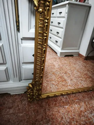 Espejo Antiguo Tallado Dorado.