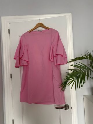 Vestido rosa con volantes