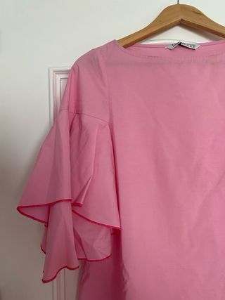 Vestido rosa con volantes