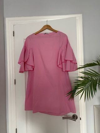 Vestido rosa con volantes