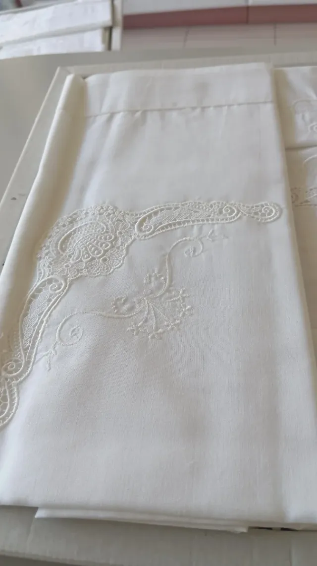 Juego de sábanas blancas con encaje, cama 1'35 cm