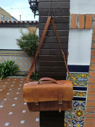Maletín de cuero marrón
