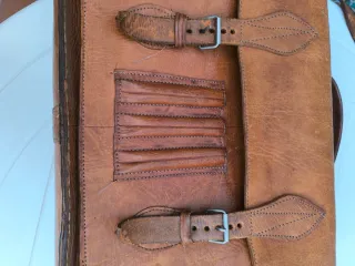 Maletín de cuero marrón