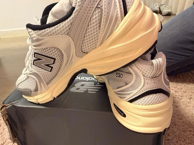 New Balance 530 Plata y Blanco