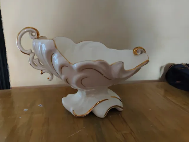 Centrotavola in porcellana bianca e dorata