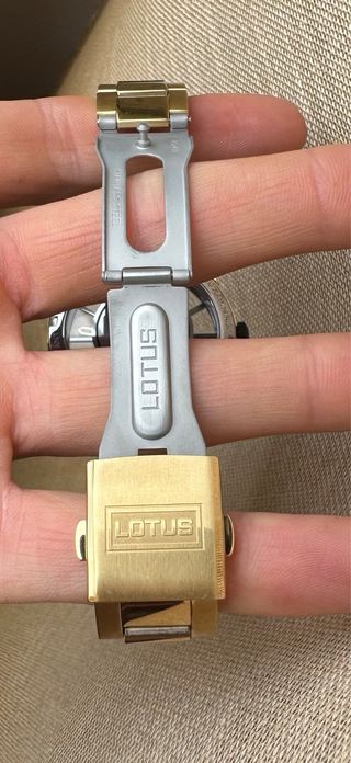 Reloj Lotus Dorado Quartz