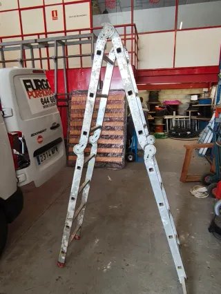 Escalera multiusos plegable