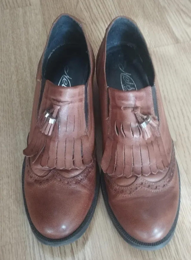 Zapatos de piel con tacón