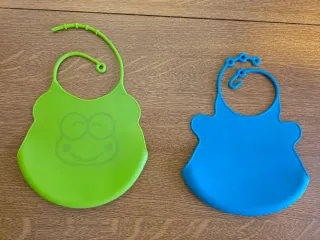 Lote 2 Baberos Silicona Bebé Rana Monstruo