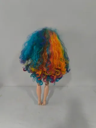 Muñeca pelo azul y multicolor