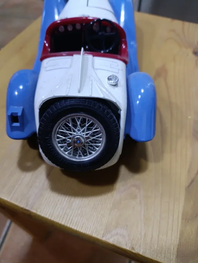 Auto da collezione blu e bianco