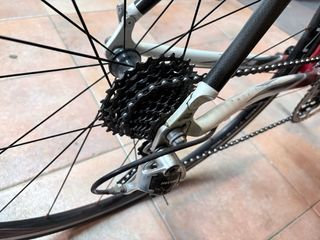 Bicicleta de carretera BH Roja y Blanca