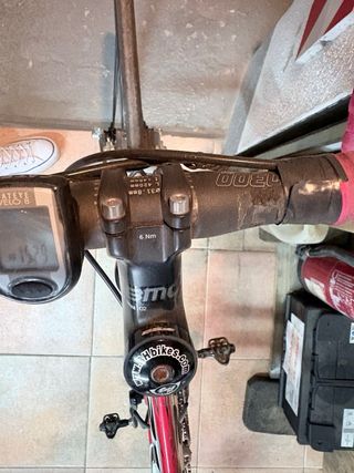 Bicicleta de carretera BH Roja y Blanca