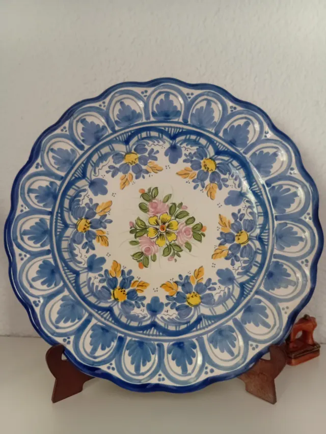 Plato de cerámica decorado floral azul 23 x 23 x 1