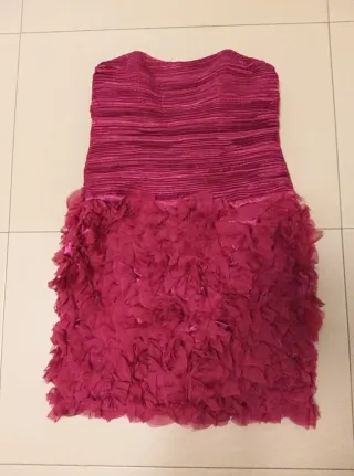 Vestido de fiesta burdeos.