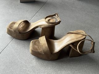 Sandalias Bershka tacón plataforma marrón