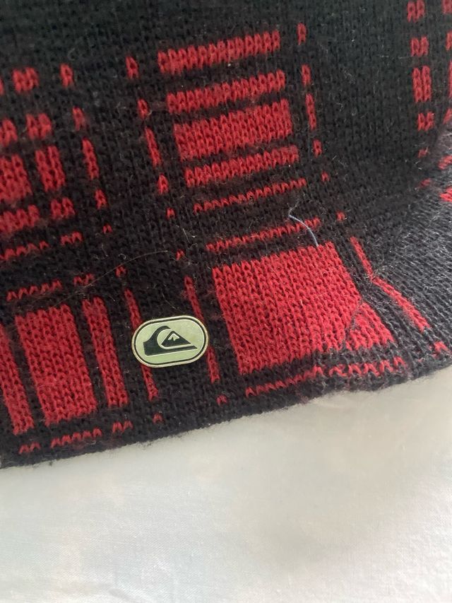 Gorro cuadros granate y negro reversible