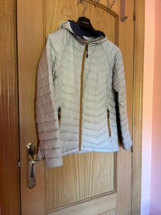 Chaqueta Columbia Talla M Beige con Capucha