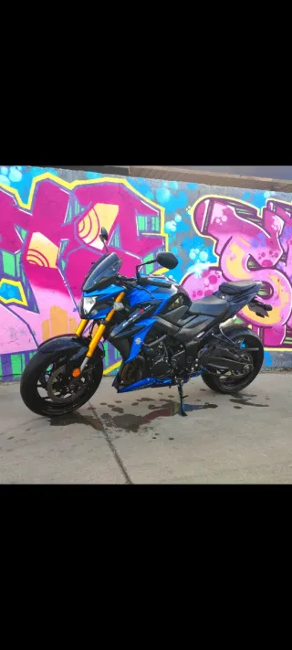Suzuki GSX S750