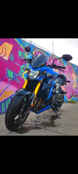 Suzuki GSX S750