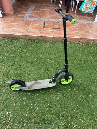 Patín Urban scooter verde y negro