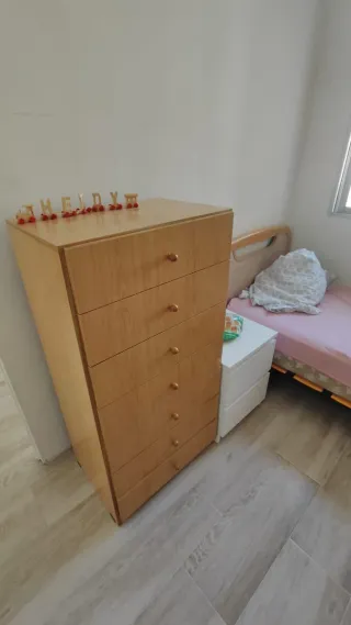 Cajonera de madera color beige/marrón